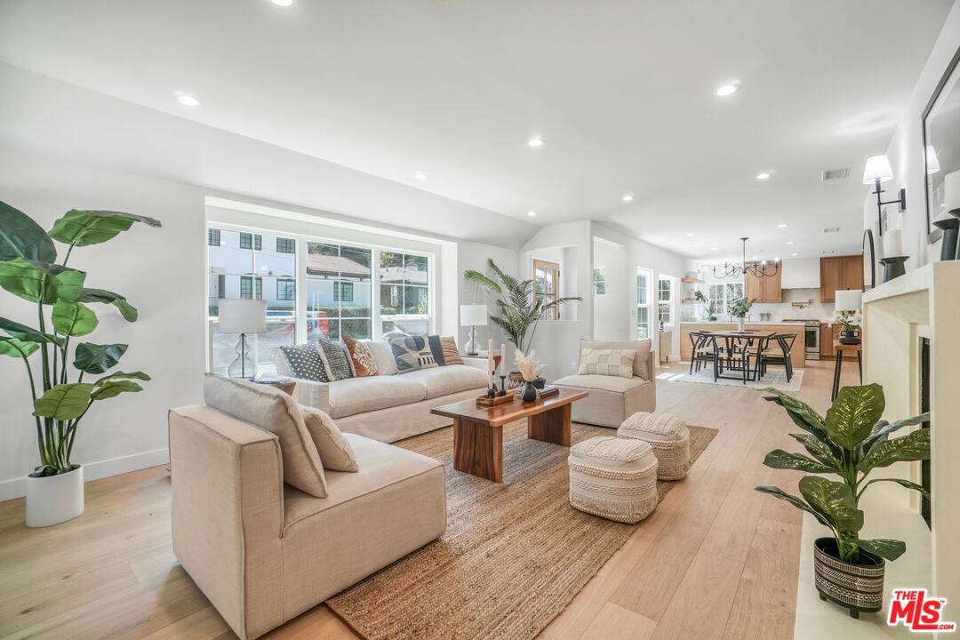 1831   Benedict Canyon Dr 3BR Beverly Hills Post Office | B.H.P.O. La