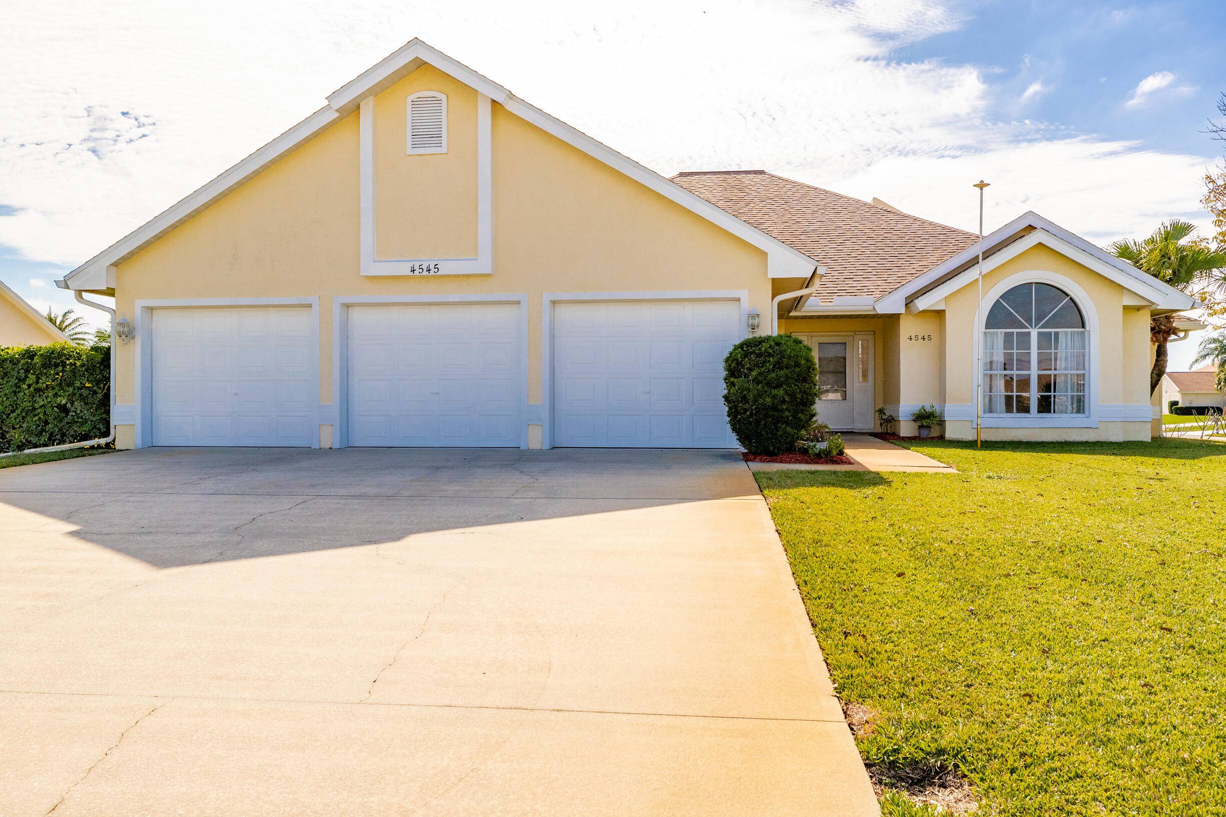 Well maintained home with vaulted ceilings, 3 beds, 2 baths, and a 2 1 2 car garage on a spacious 0.