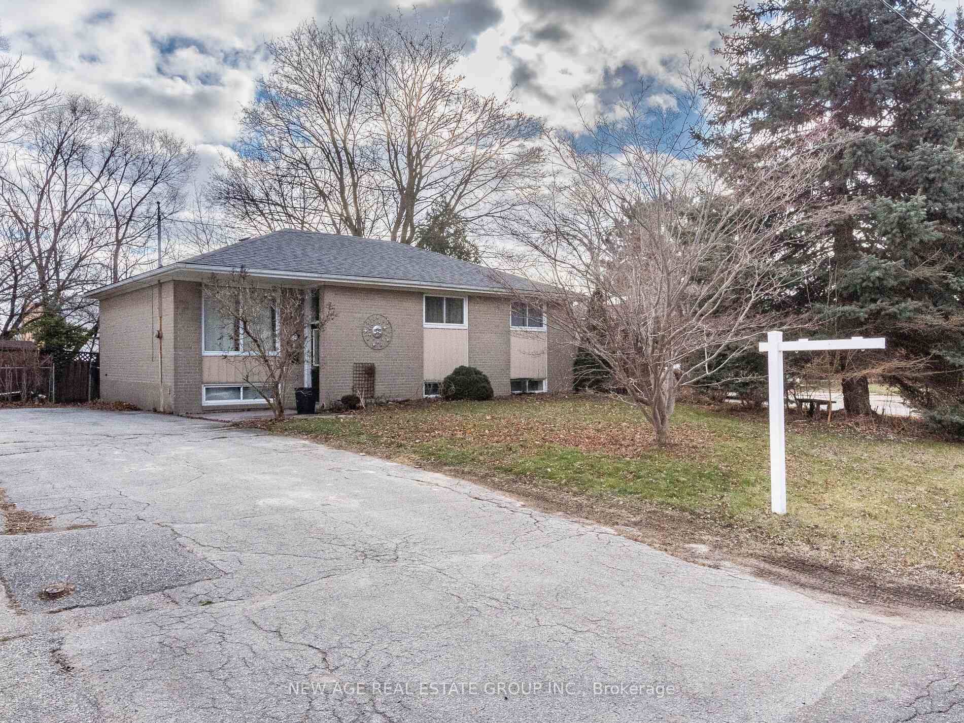 Builders, Investors, and Renovators Don't miss this rare opportunity to acquire a prime property in a sought after, family oriented Oakville neighborhood.