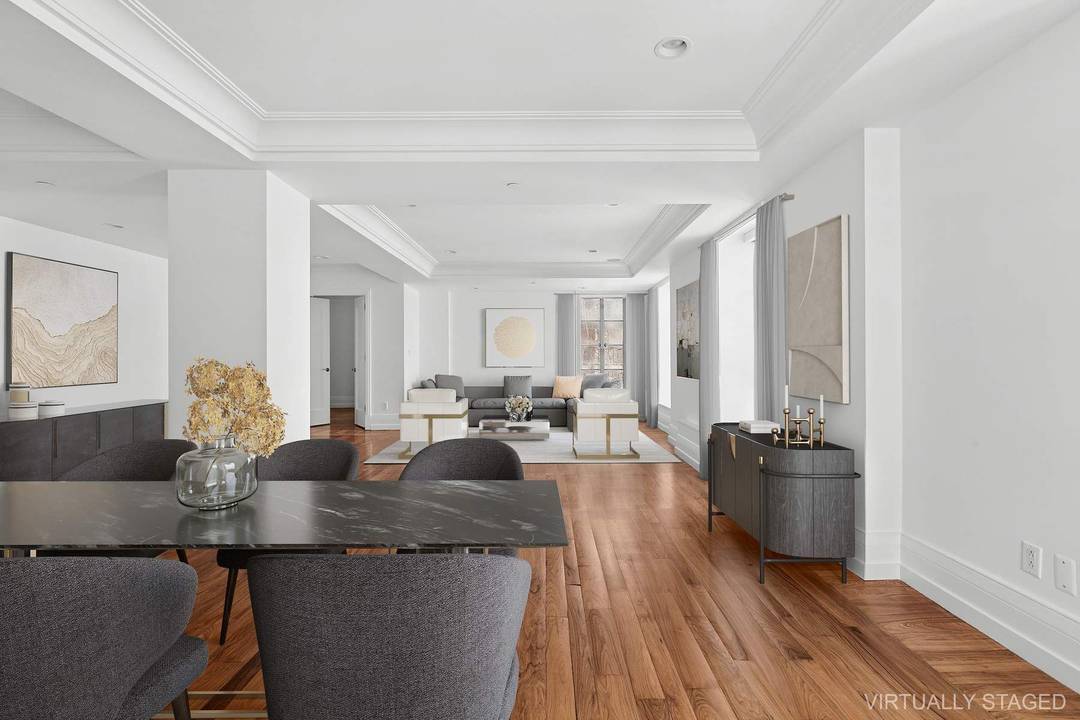 This elegant three bedroom, three bathroom home is located in a prime Upper East Side location, within one of the neighborhood s most iconic full service condominiums.