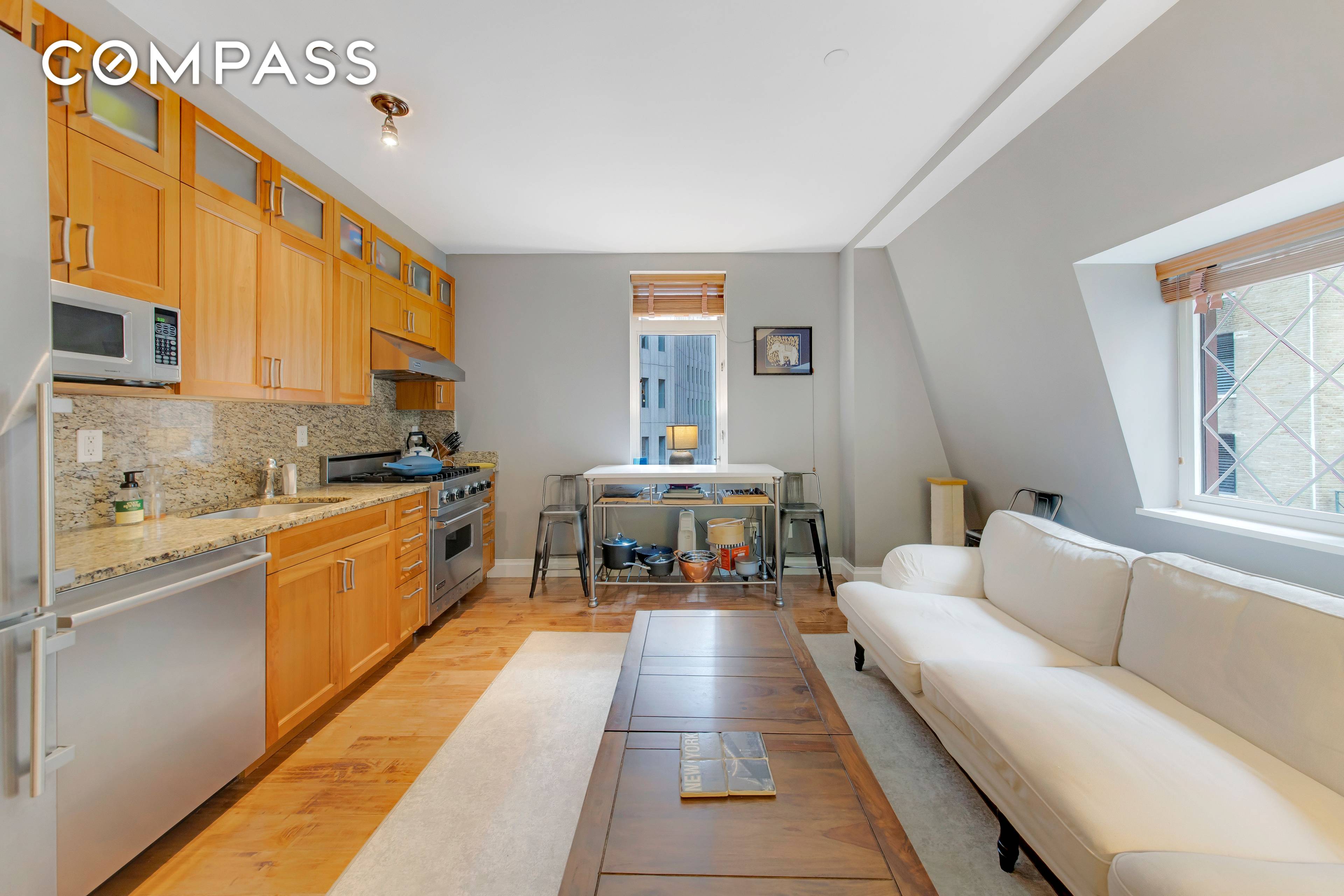 Welcome to an urban oasis in the heart of Manhattan's Financial District !