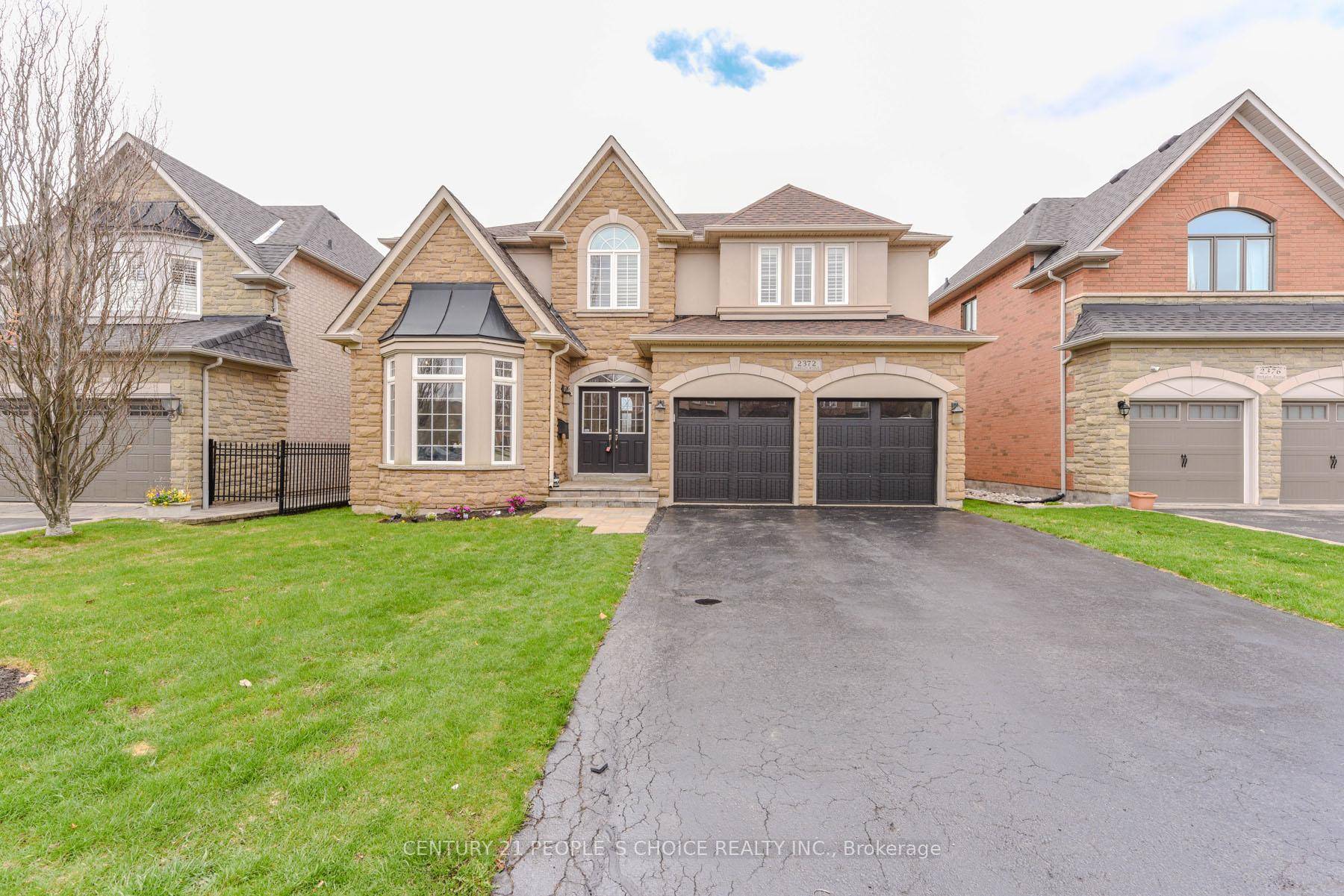 Westmount luxury home, lot backs onto pond green space.