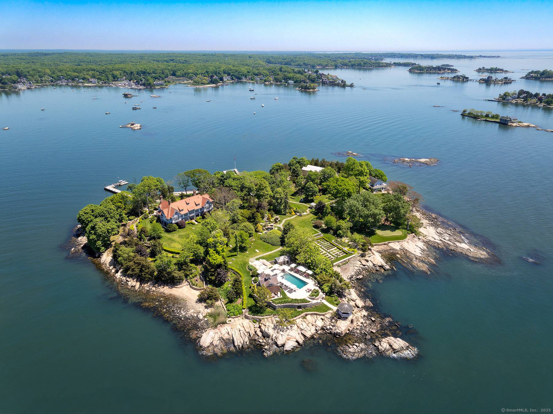 Dazzling summer resort like oasis on the private, 7.