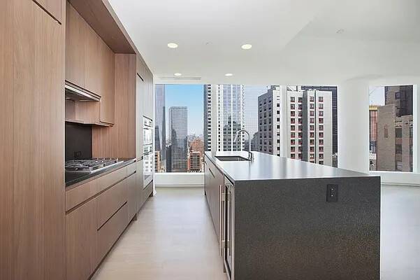 Stunning 1, 642sq ft sky high 2 bedroom, 2.