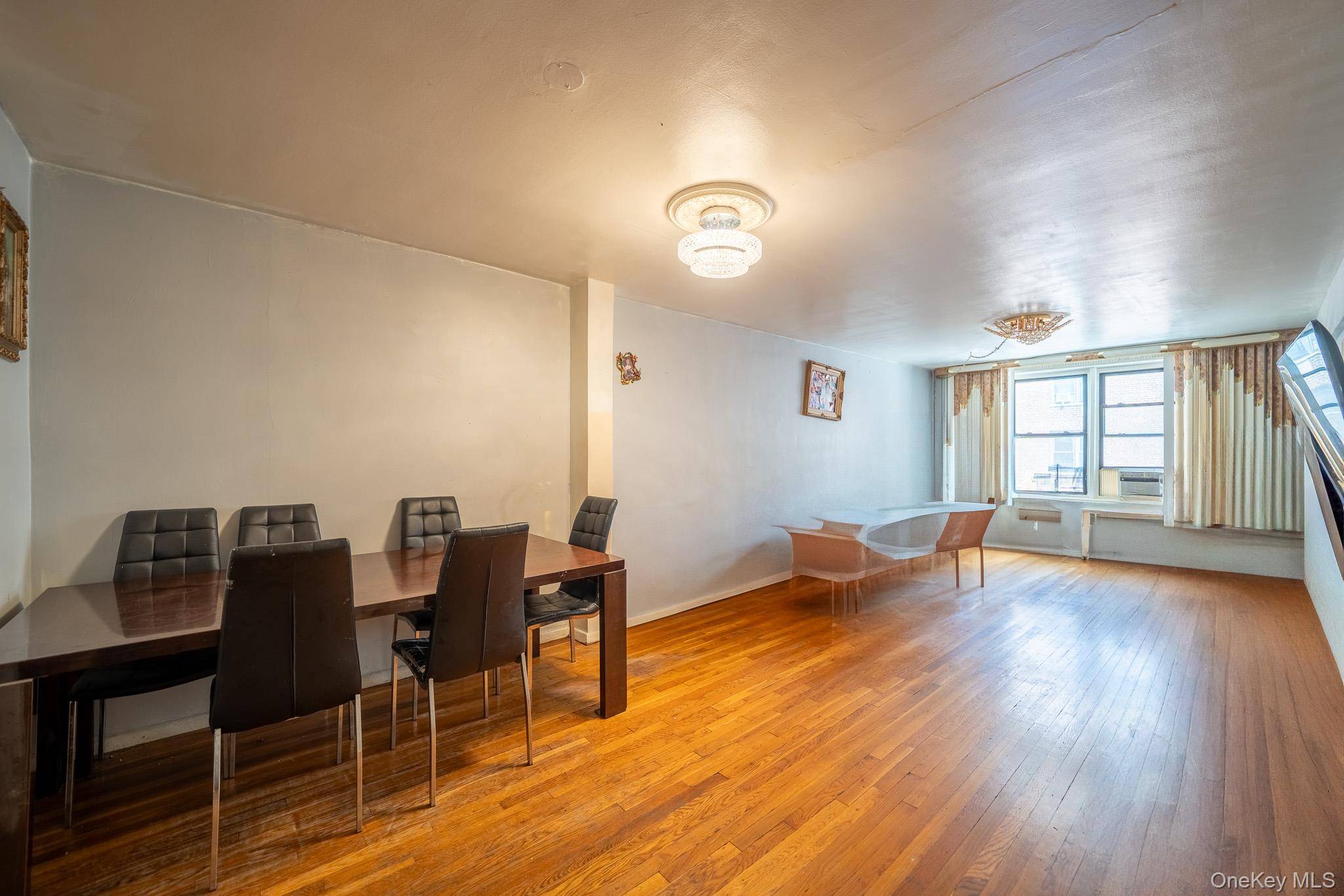 Spacious Junior 4 for sale in Forest Hills.