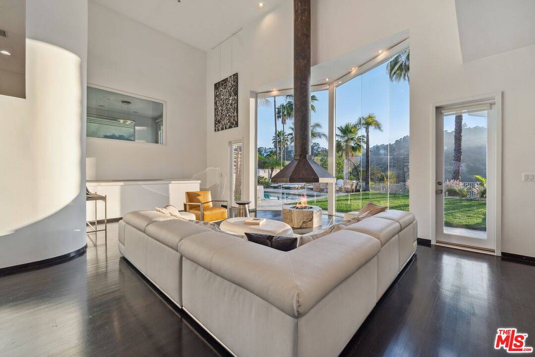 2029   Mount Olympus Dr 5BR Hollywood Hills East La