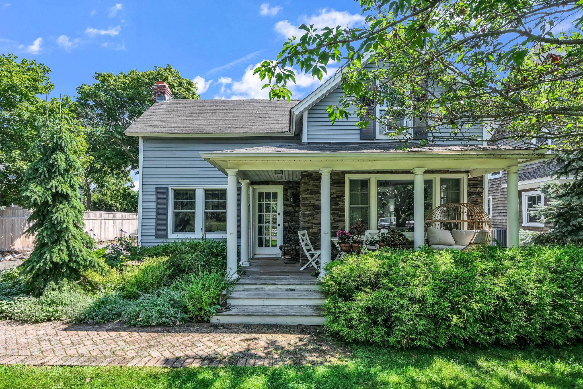 Welcome to 7 Atlantic Avenue !