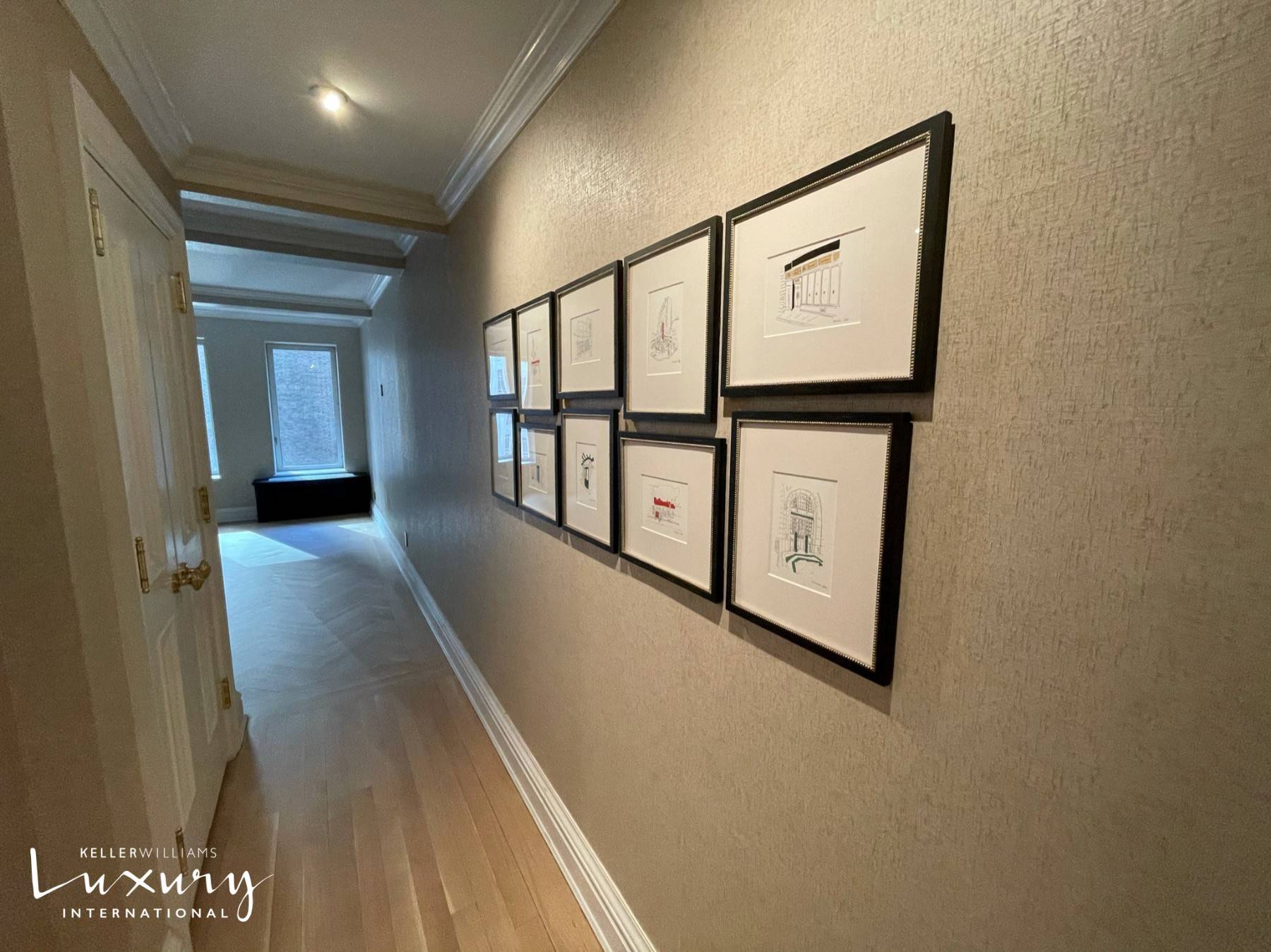Just two blocks from Central Park, this luxuriously renovated one bedroom, one bathroom apartment beautifully marries the extravagance of a pre war Park Avenue condominium with a sophisticated modern aesthetic ...