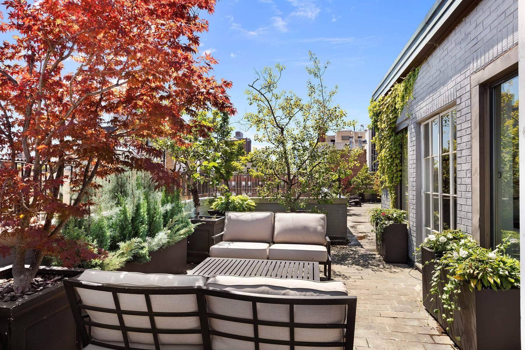 Space and elegance converge in this exceptional eleven room penthouse, a rare duplex offering sweeping Central Park and skyline views from nearly every room.