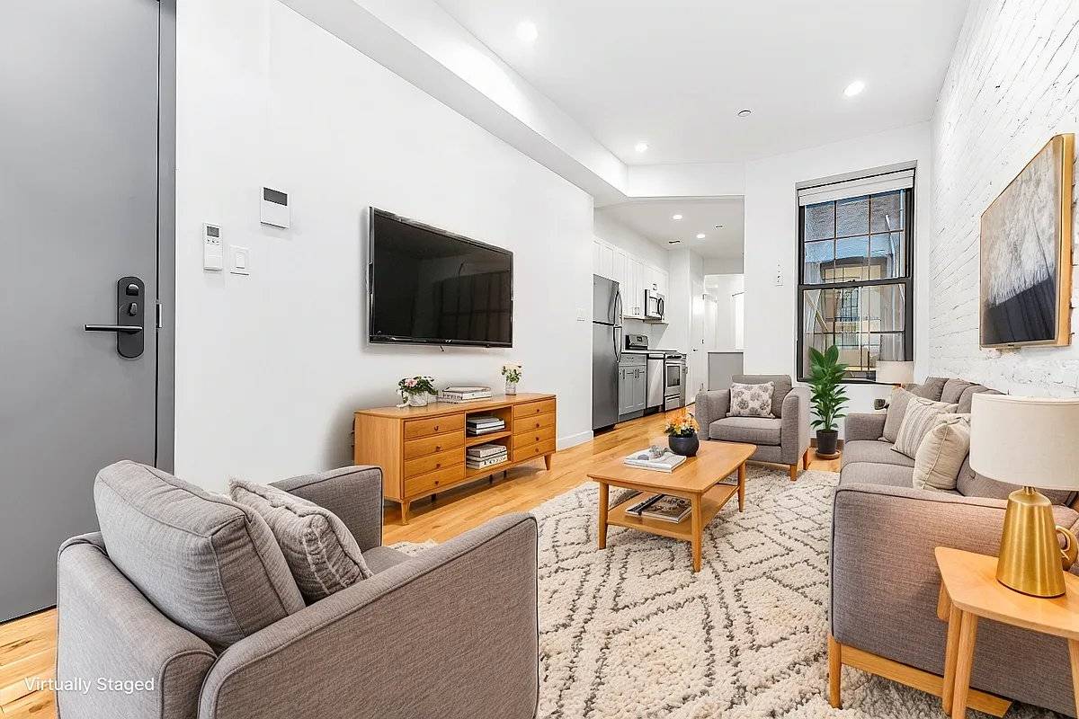 Stylish Renovated Apartment in Ridgewood Rooftop Access amp ; Modern AmenitiesWelcome to your dream home in the heart of Ridgewood !