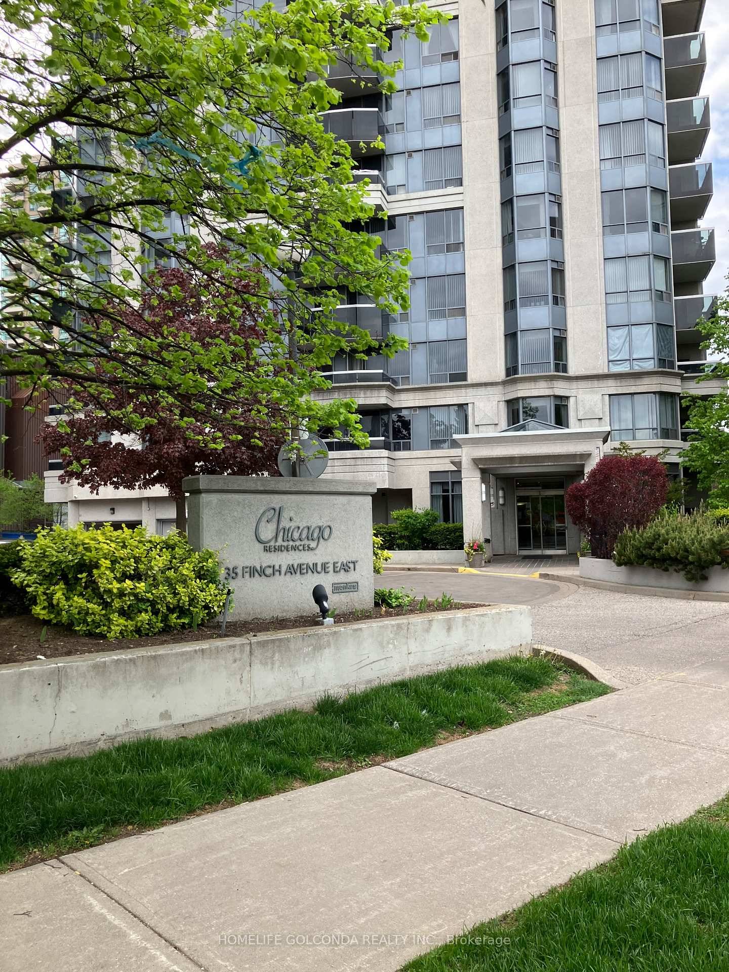 Close to Yonge Finch. Gym, sauna, concierge, and pool avaliable.