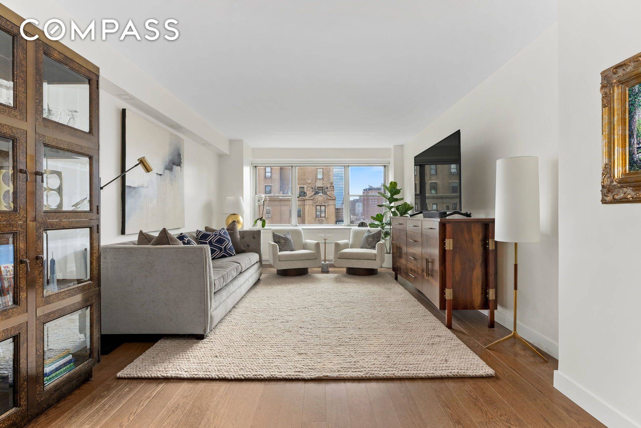 This sun filled, south facing one bedroom at the prestigious Mayfair Towers has been meticulously renovated and offers breathtaking views of the city skyline and nearby Oliver Cromwell just moments ...
