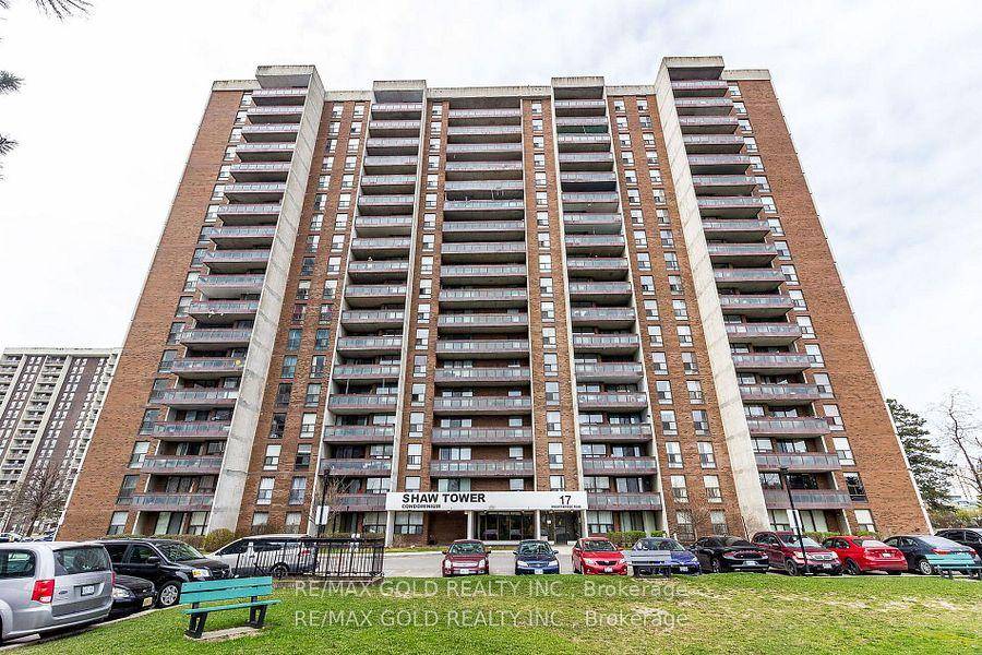 ! ! Well Maintained, Bright amp ; Spacious 3 Bedrooms Corner Unit With 1.