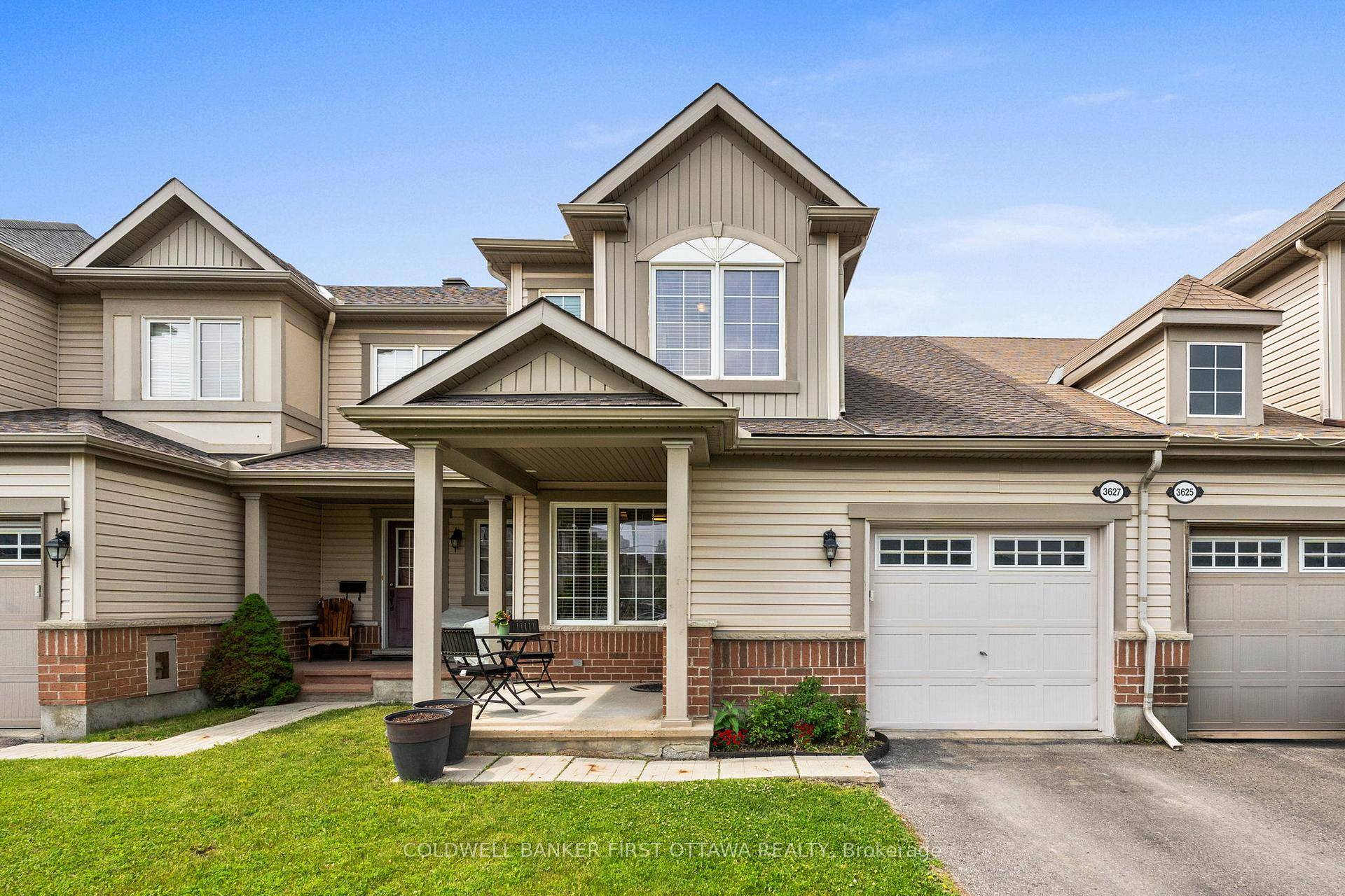 Well cared for townhome in central Barrhaven location.