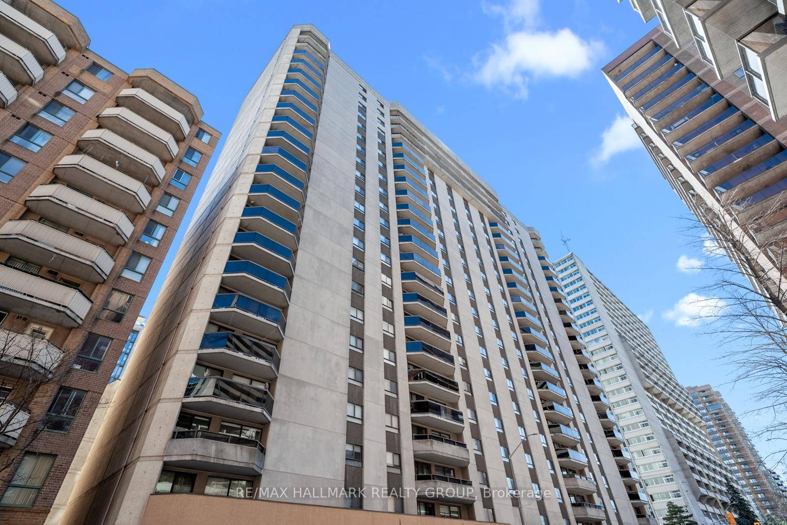PENTHOUSE 2102 470 Laurier Avenue West premium downtown living, steps to everything such as the LRT station, public transit buses shopping, rec facilities, Labreton Flats, Museums and Parliament.
