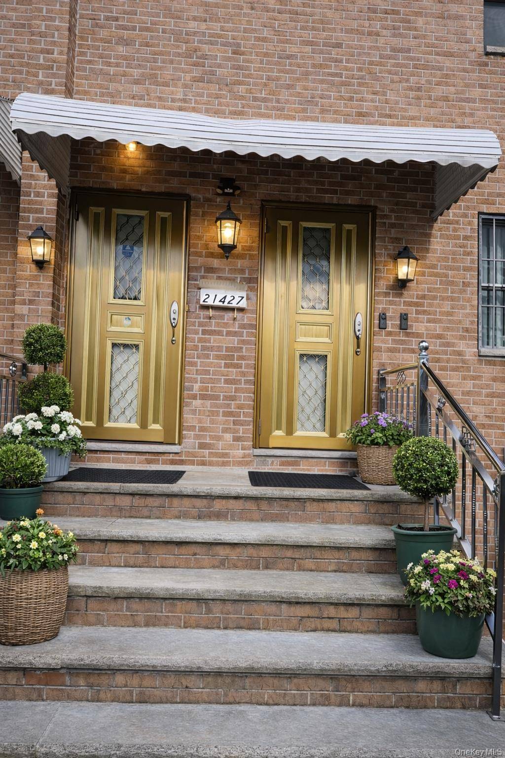 Spacious whole house 4 Bedroom Rental with Parking amp ; Outdoor Space in the Heart of Bayside.