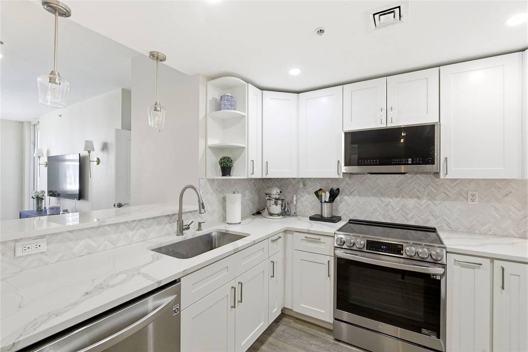 Highly Upgraded, River Facing, Unfurnished Condo in Downtown Fort Lauderdale Directly along the Riverwalk !