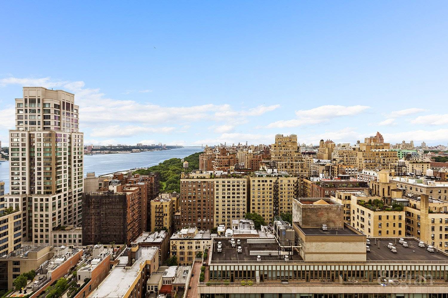 Enjoy breathtaking north views of the Hudson River and the George Washington Bridge from this beautifully renovated 1 bedroom apartment.