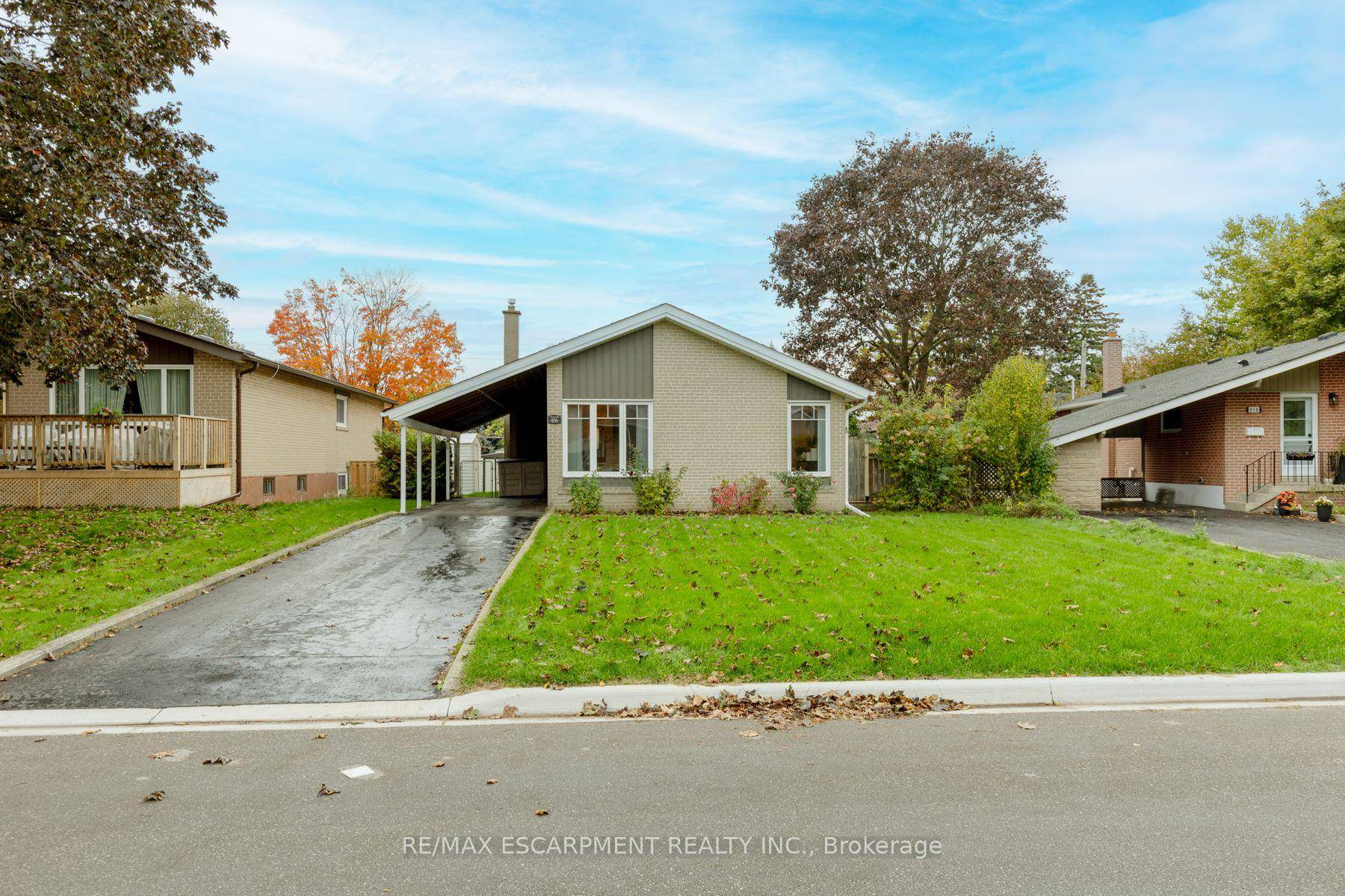Welcome to this bright and inviting, carpet free Detached home tucked away in one of Pickering's most family friendly neighbourhoods.
