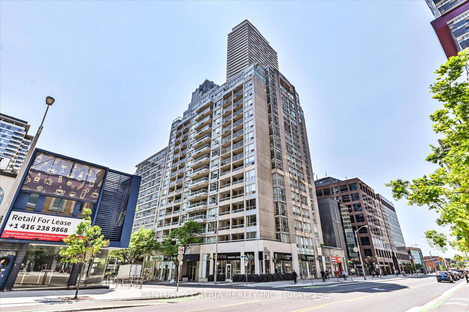 Welcome to this beautifully maintained 1 Bedroom Solarium Den suite in the heart of Yonge amp ; Eglinton, offering the perfect blend of comfort, style, and unbeatable location.
