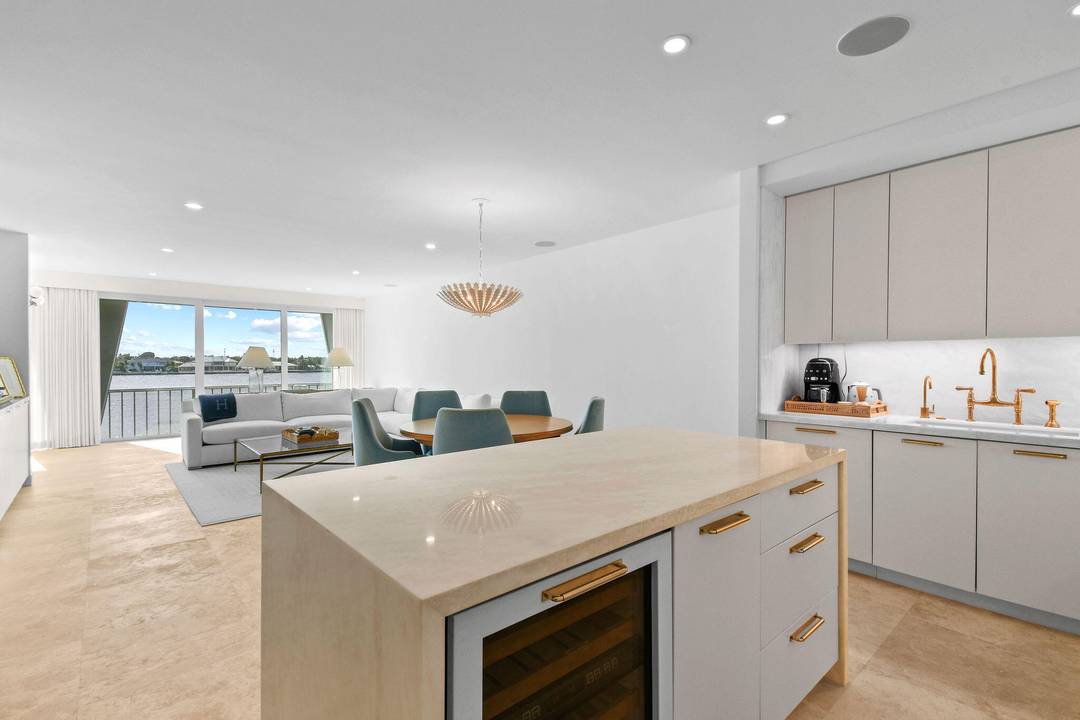 This recently renovated 2 bedroom, 2 bathroom condo offers stunning water and sunset views from its spacious balcony.