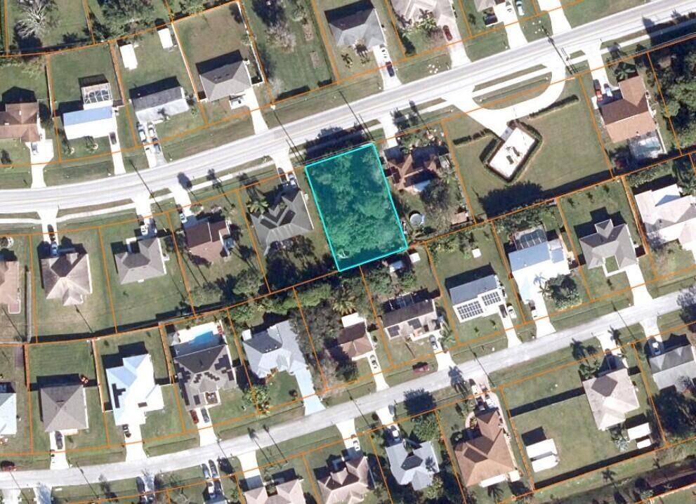 Prime Port St. Lucie lot available for your new Florida home.