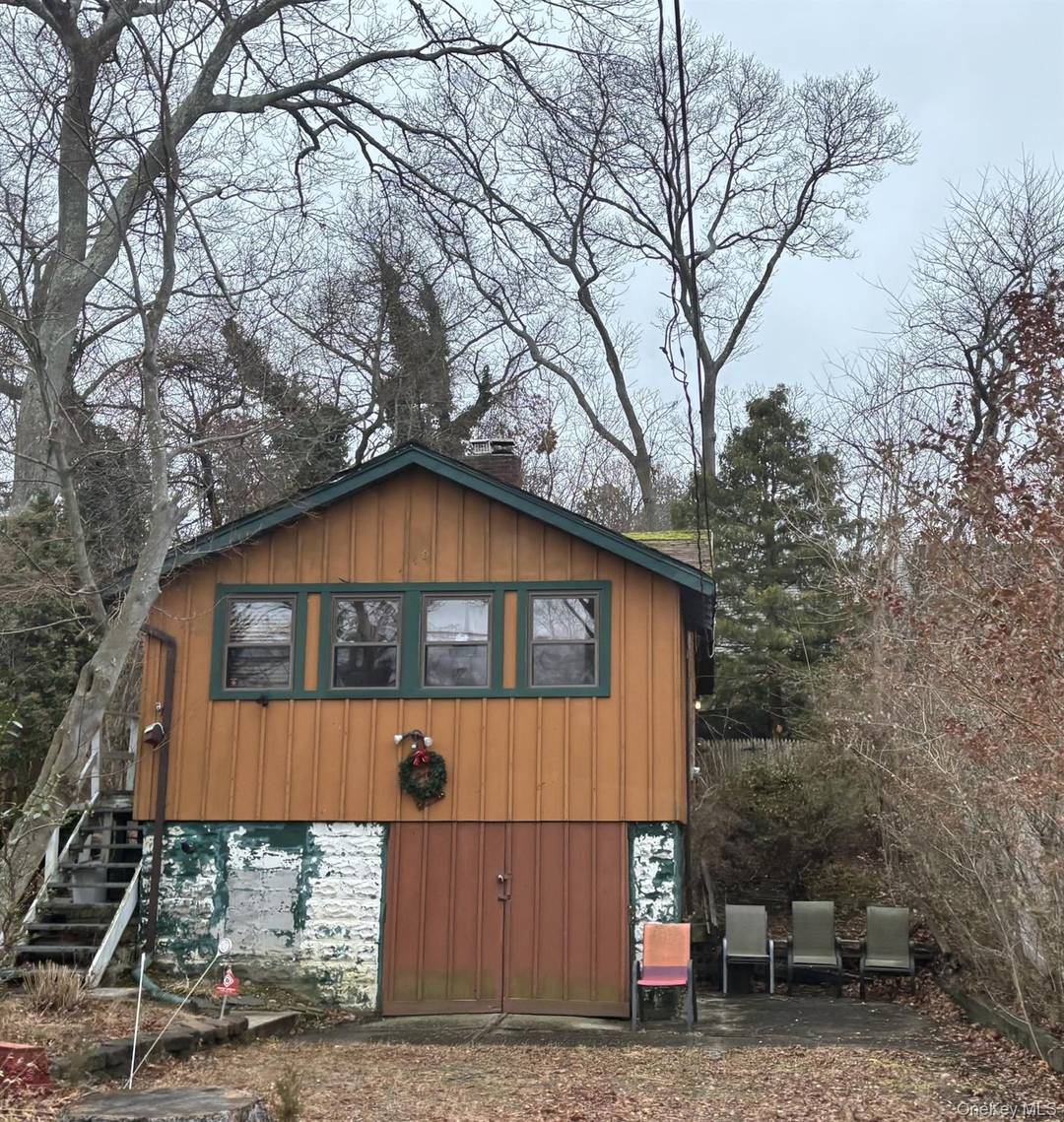Welcome to this 2 bedroom, 1 bath ranch style home located on a quiet residential street in Rocky Point.