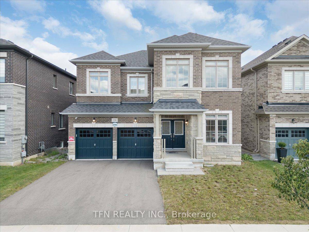 Discover over 3, 100 sqft of stylish executive living in this impressive Greenpark built home located steps away from Skinner Park !