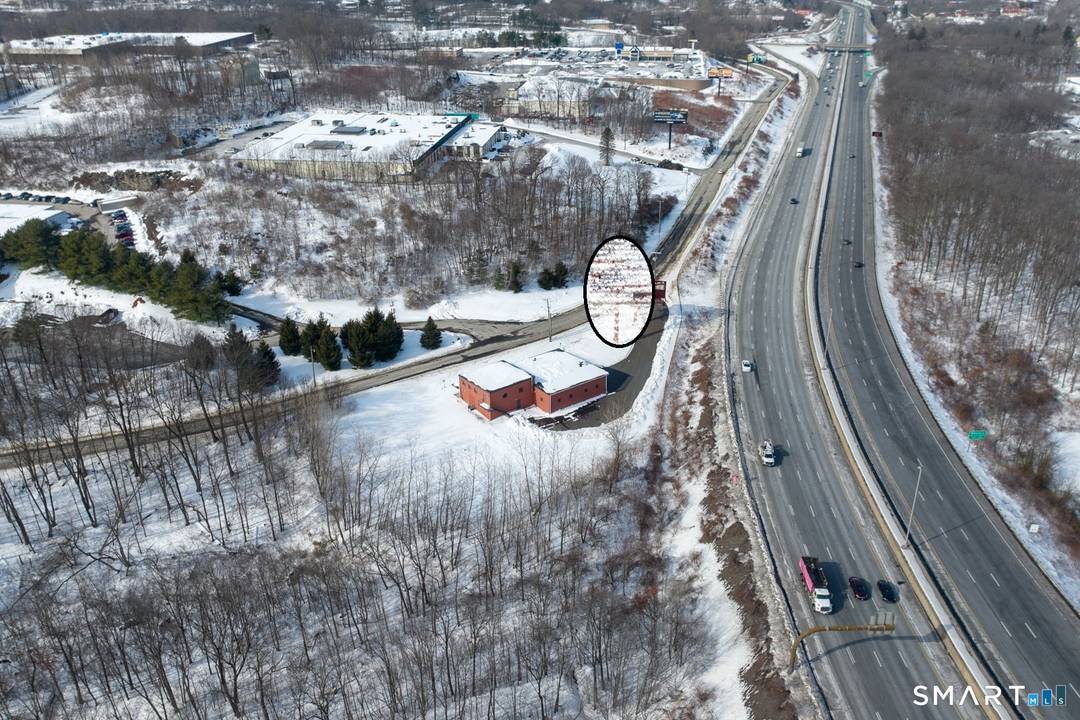 This prime commercial space is located conveniently right off of I 84 just over the Waterbury line from Cheshire.