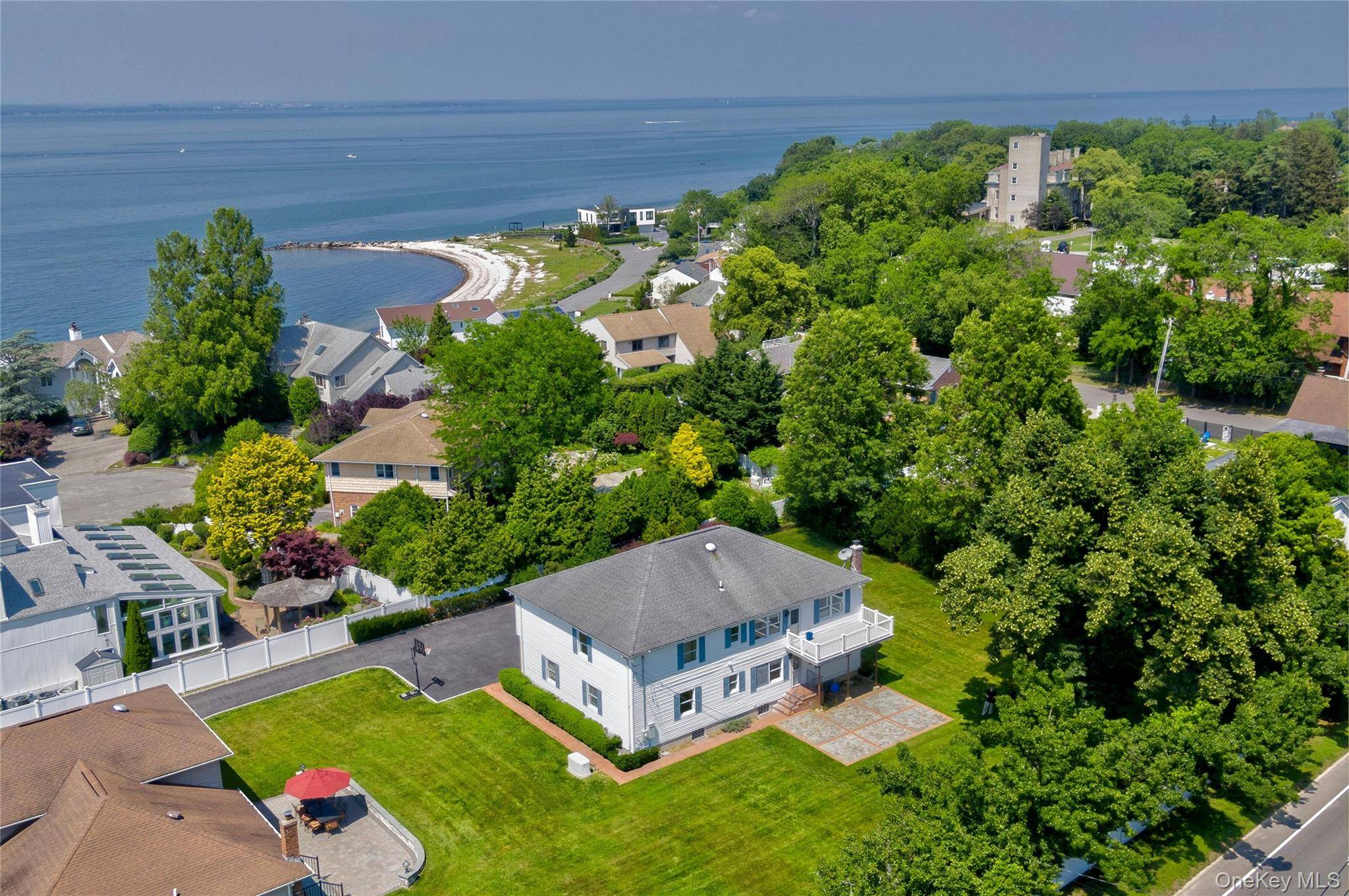 Soundside Estates custom built 5 bedroom Hi Ranch with private beach rights !
