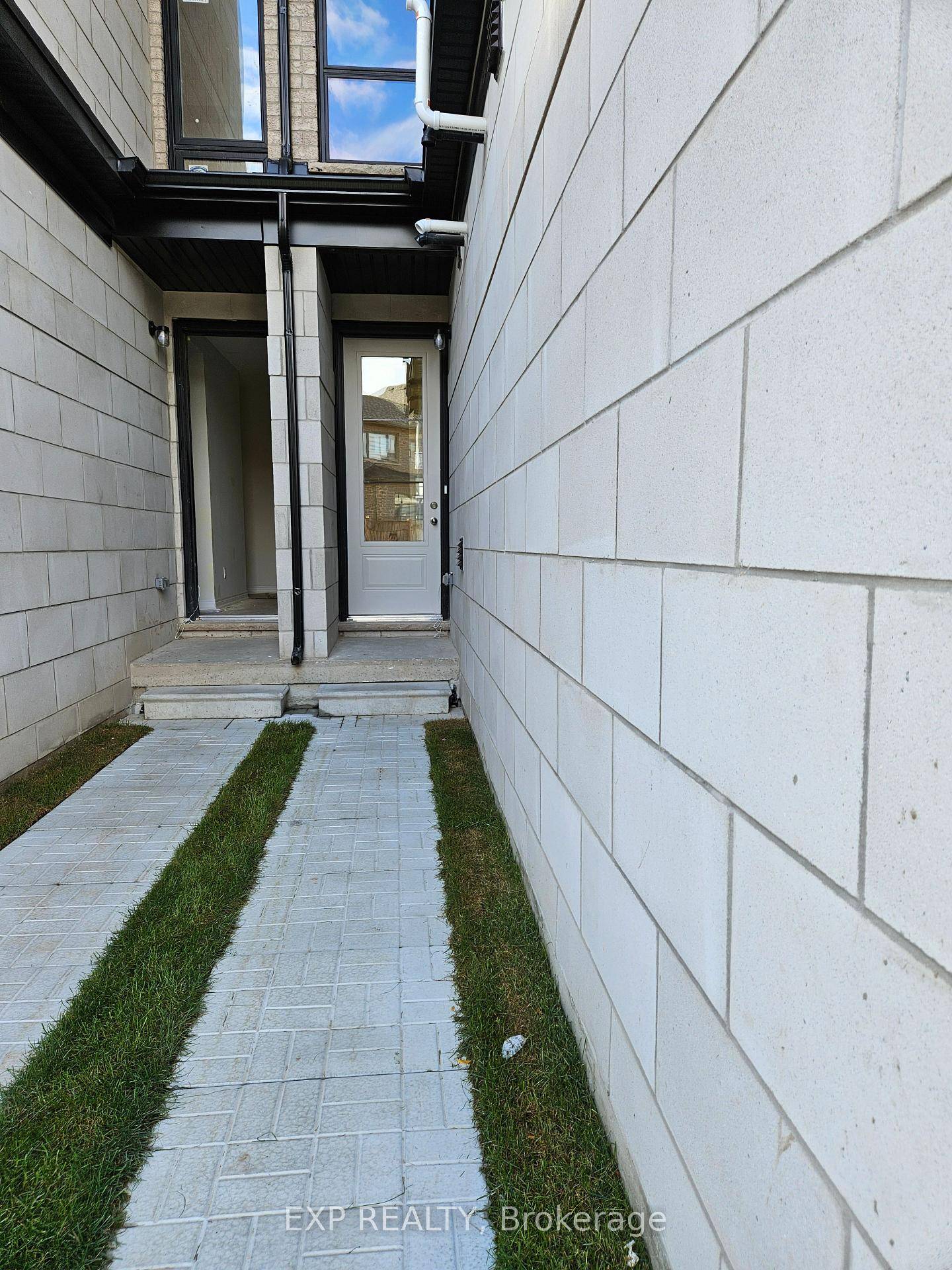 Absolutely stunning brand new lower townhouse with 1, 081 sq.