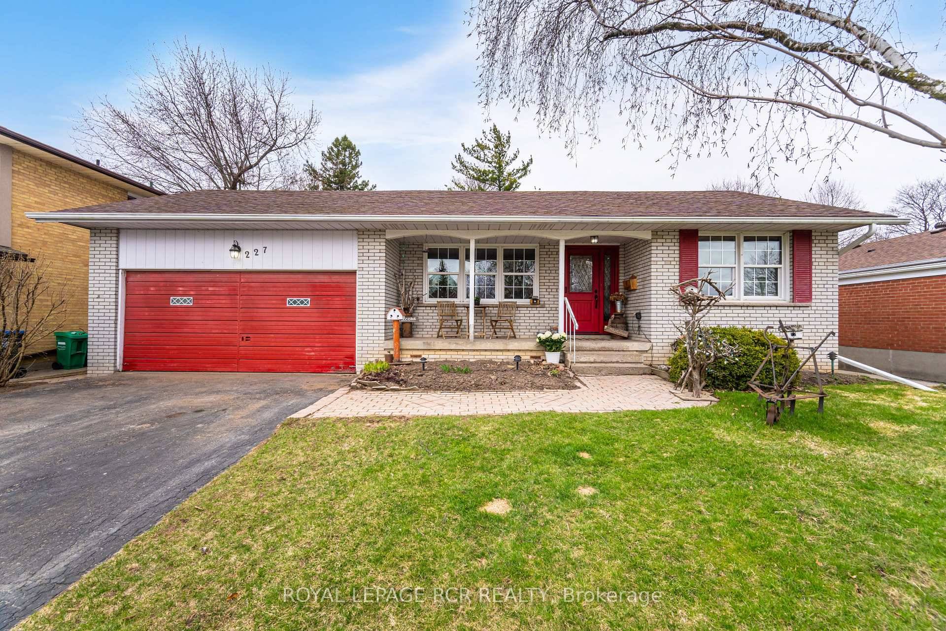 Welcome to this lovingly maintained all brick bungalow in one of Brampton's most family friendly neighborhoods !