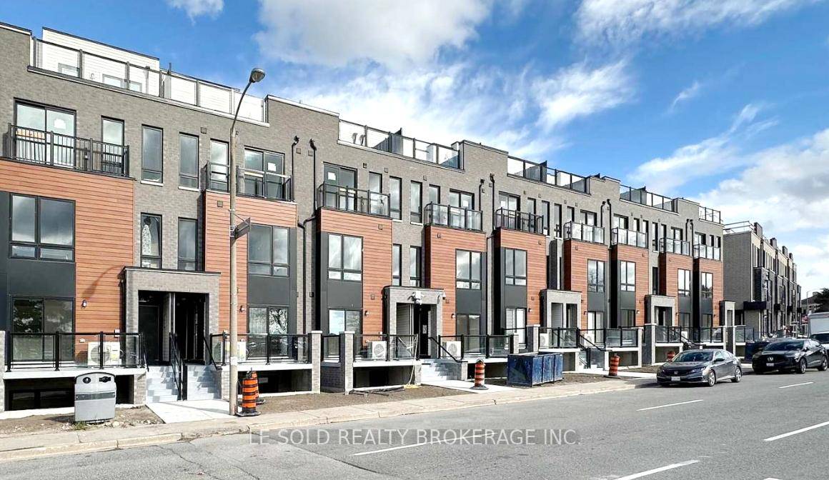 Brand new stunning 2 bedroom stacked townhouse, located in a great and convenient location.
