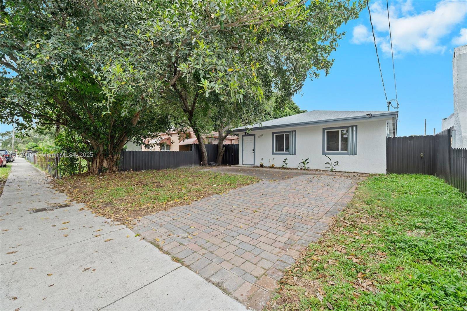 Welcome to this 4 bedroom, 2 bathroom single family home in one of Miami s fastest growing urban neighborhoods, just minutes from I 95 off NW 6th Ave.