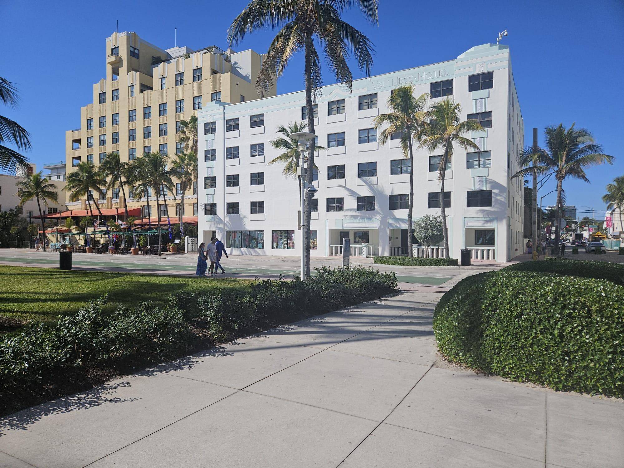 Welcome to the Original iconic, Van Ness, right in the heart of Miami Beach, across from Lummus Park, the Ocean, walking distance to South Beach sits this amazing small Art ...