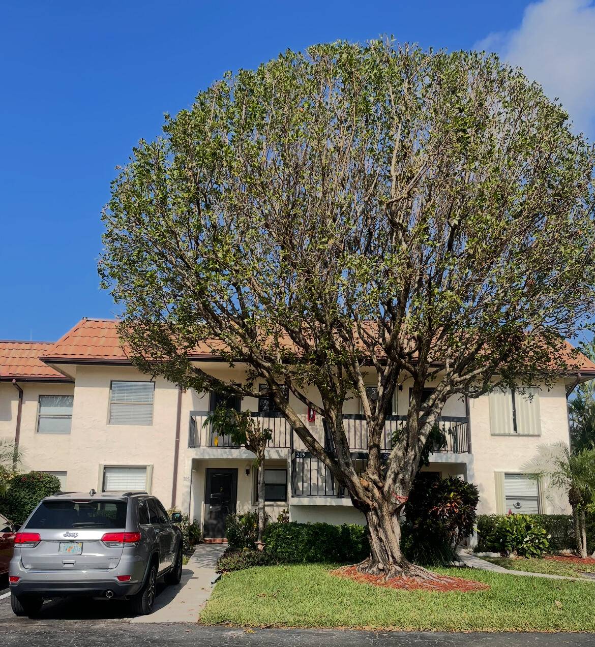 MAJOR PRICE REDUCTION ! This 55 community condo in Lucerne Lakes, Lake Worth, FL, offers picturesque green views and stunning sunsets.
