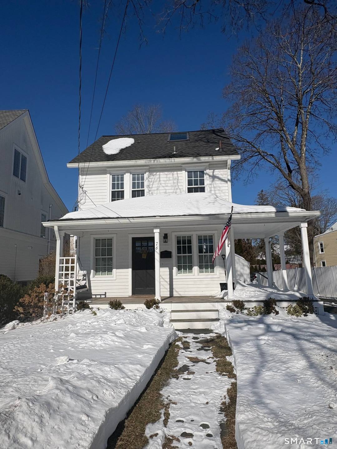 An in town gem ideally located near restaurants, shops, schools, and public transit this home is sure to be snapped up !