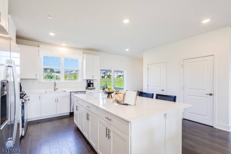 END HOME ! NEW CONSTRUCTION !