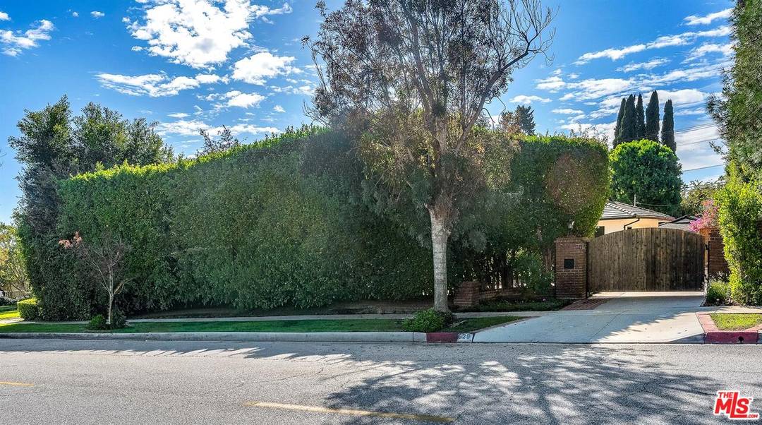 629 N Rexford Dr 4BR Beverly Hills Post Office | B.H.P.O. La