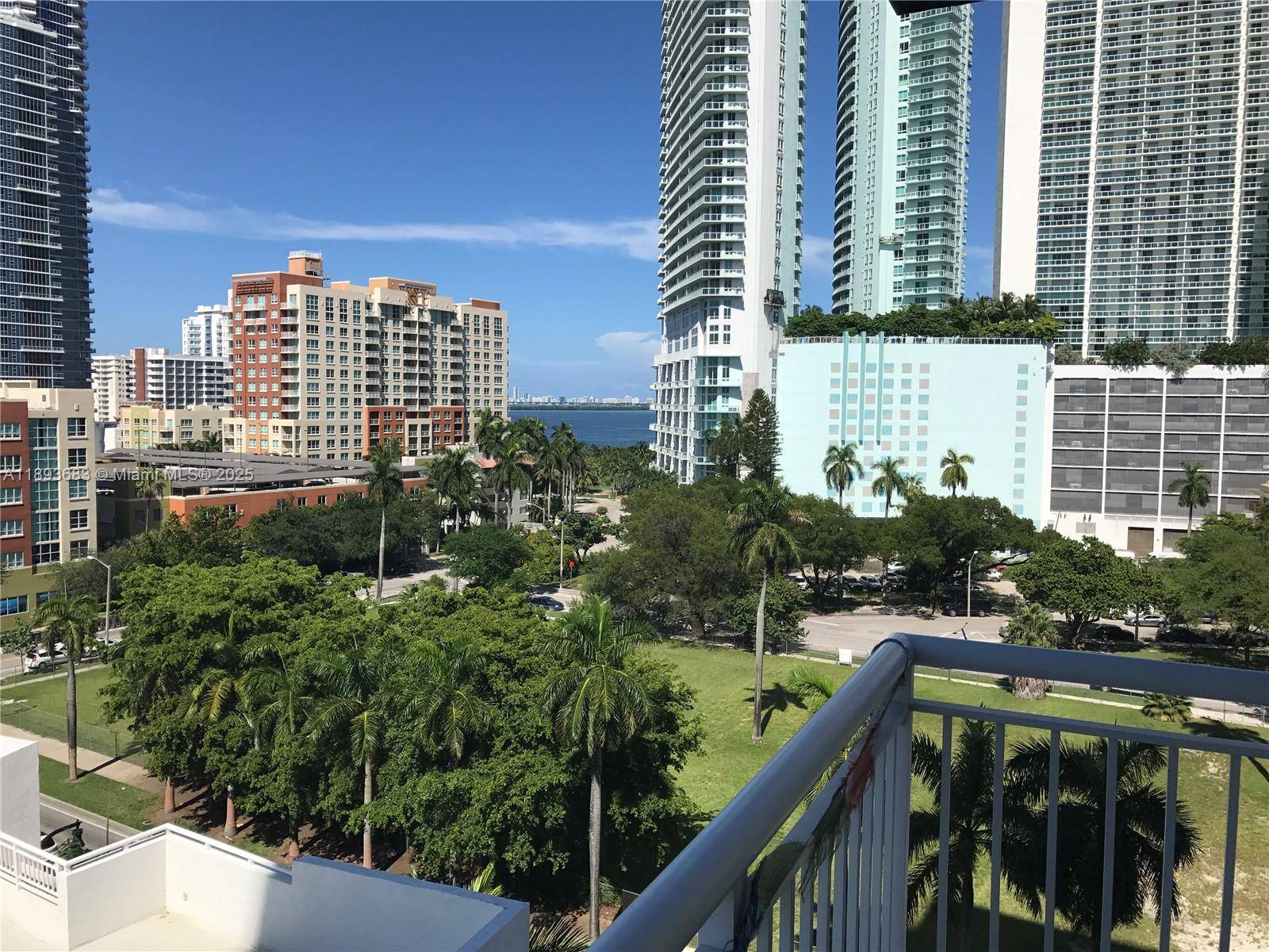 Beautiful 3bed 2bath corner unit in the heart of Biscayne.