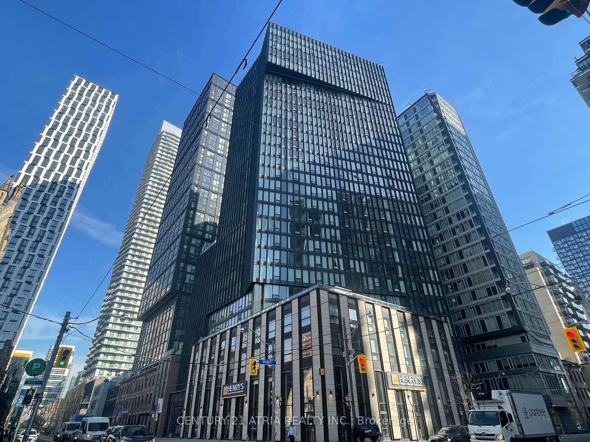 Welcome to this sun filled and beautifully bright 2 bedroom corner suite at Fleur condos by Menkes, located in the heart of downtownToronto.