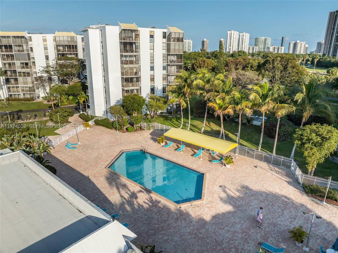 Step into this beautifully remodeled and stylishly decorated apartment at Biscaya in the heart of Aventura, perfectly located behind Aventura Mall and minutes from the pristine beaches of Sunny Isles ...