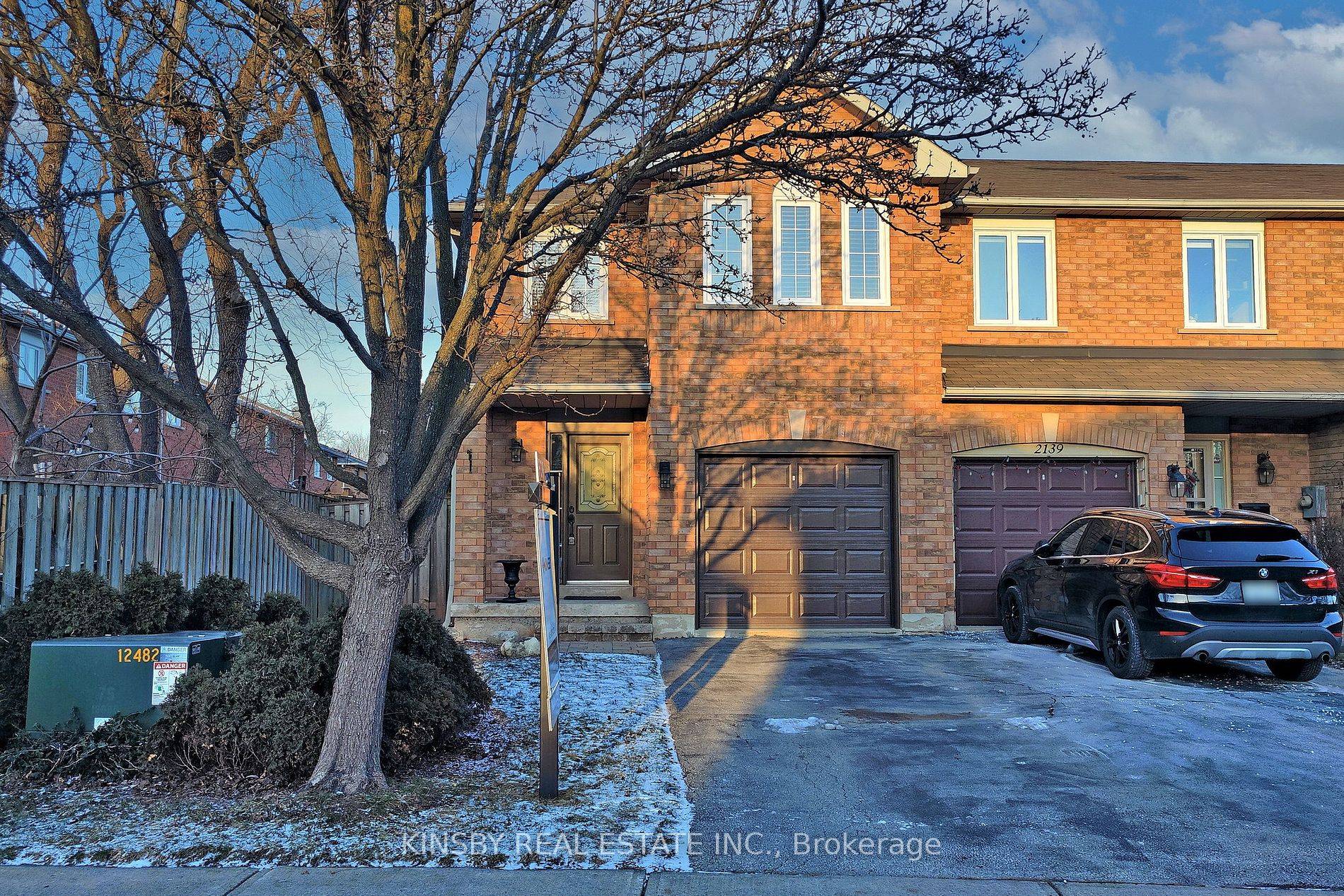 Welcome to your dream home in the heart of Oakville.