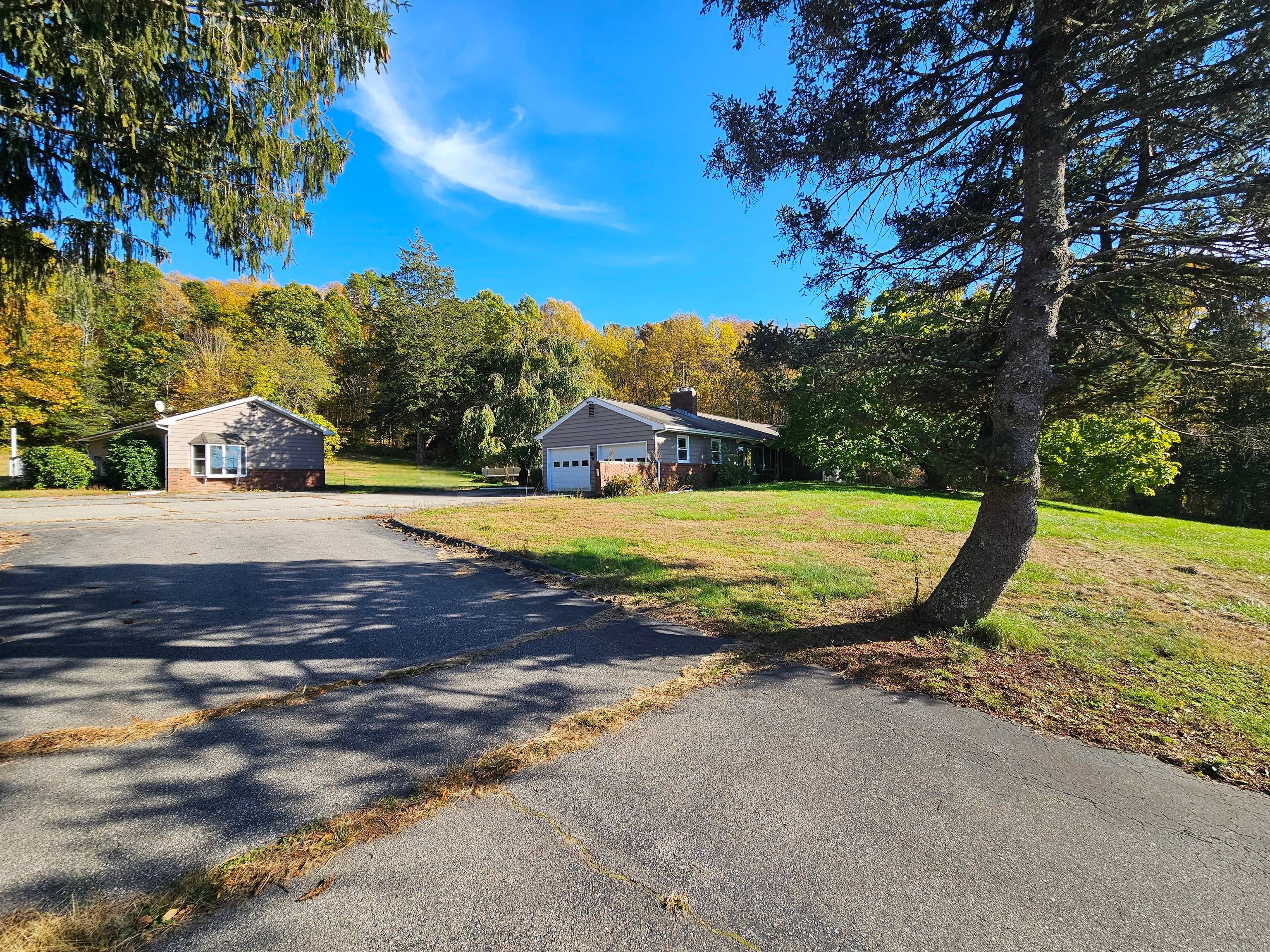 2 HOMES, 2 CAR GARAGE ON A BEAUTIFUL PRIVATE 7.