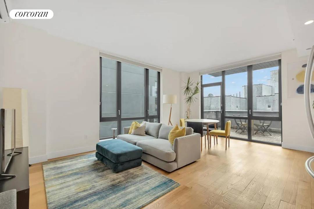 Welcome to Unit 8J, an exceptional, top floor residence that offers a premium lifestyle in the heart of Brooklyn.