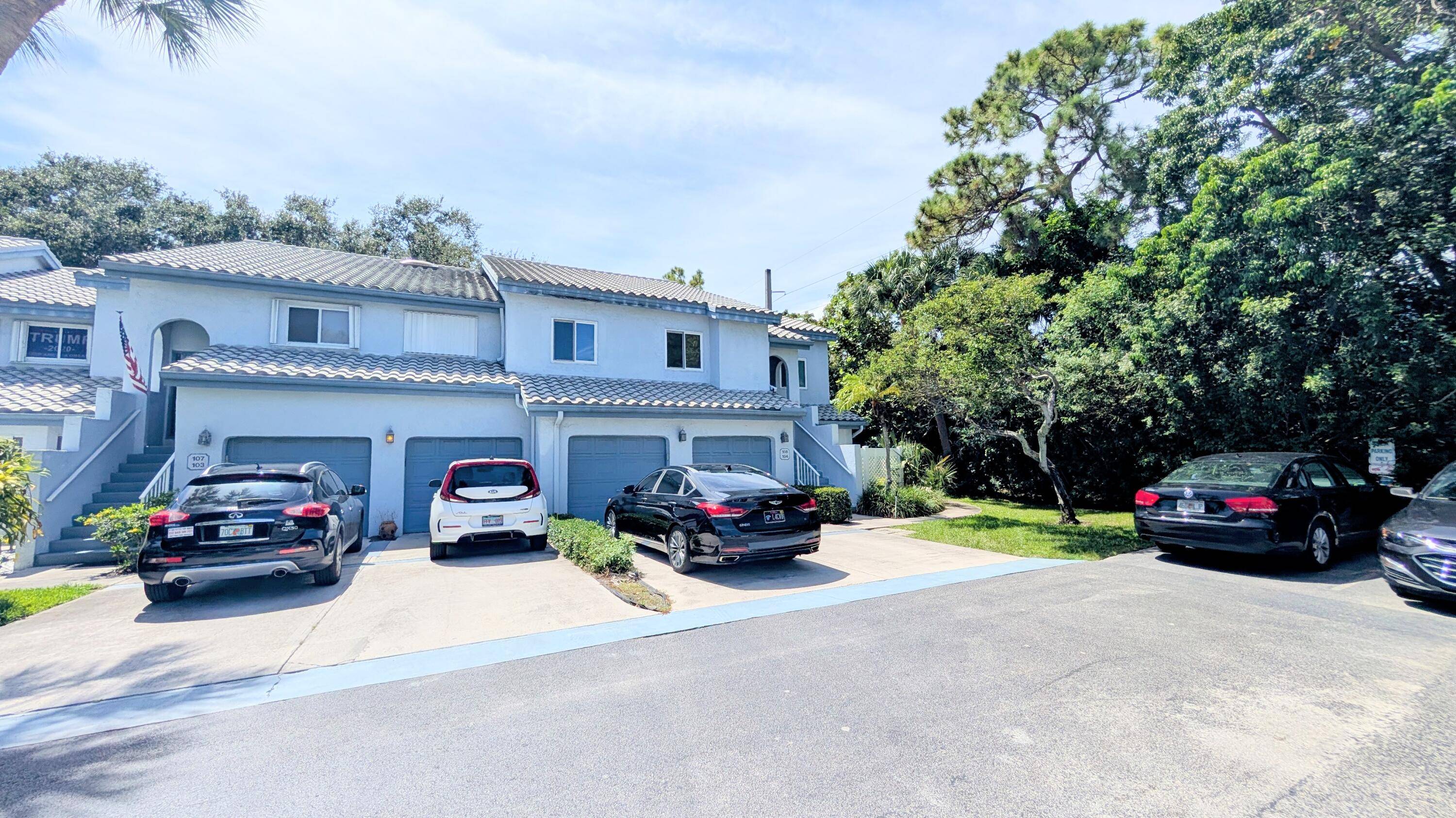 Enjoy the privacy of a corner residence and the convenience of an attached 1 8209 ; car garage in this well 8209 ; located home.