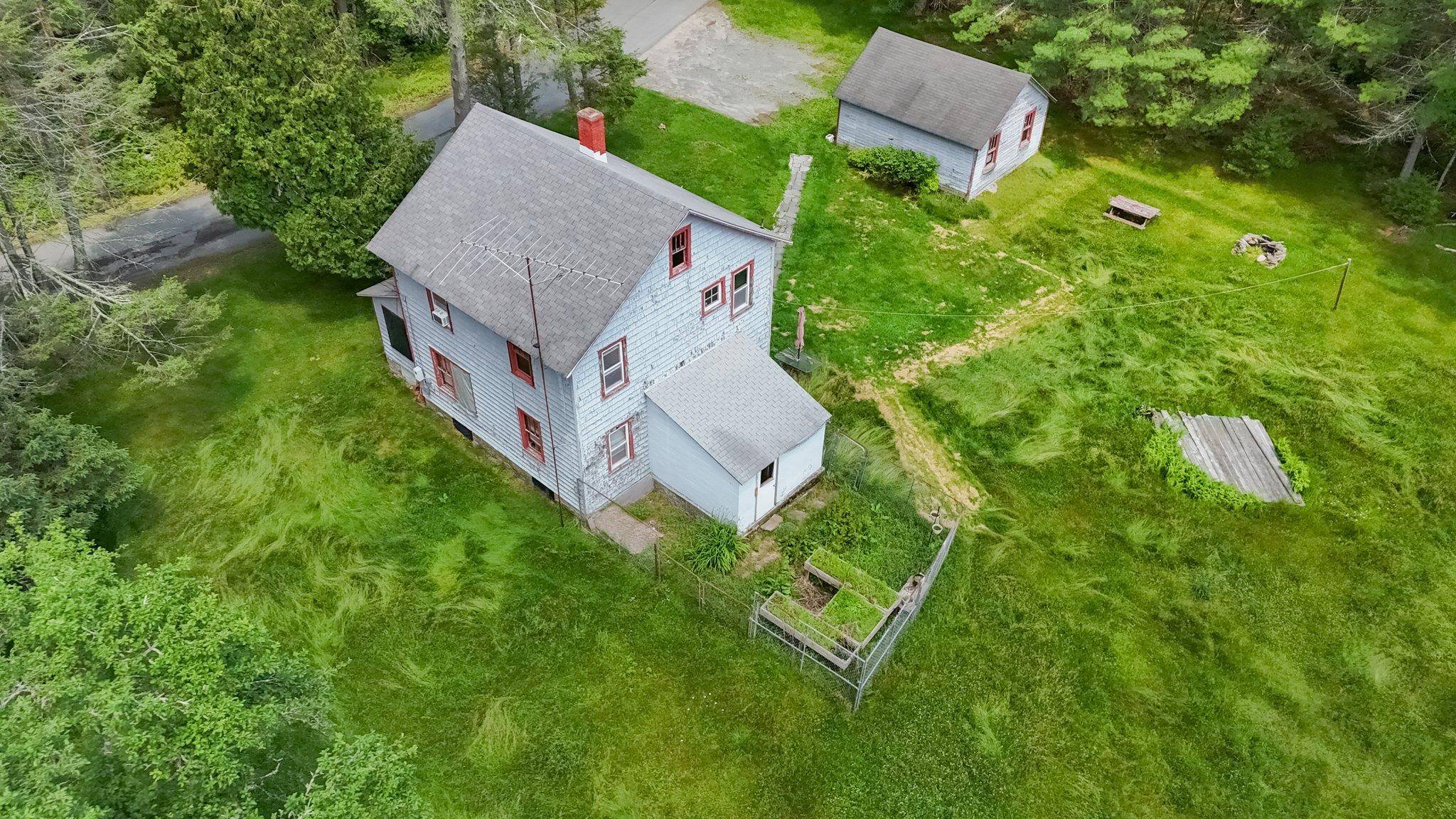 COUNTRY LIVING WITH FIELDS FOR DREAMS !