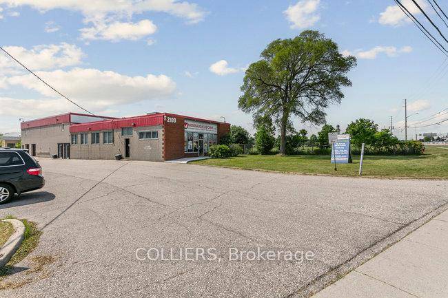 2100 South Sheridan Way presents entrepreneurs with an exceptional opportunity to acquire a rare freestanding industrial commercial building in South Mississauga with direct QEW visibility.