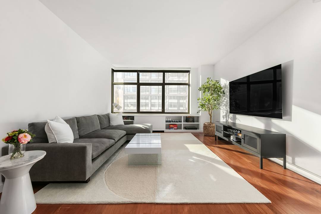 Luxury Living at One Morton Square !