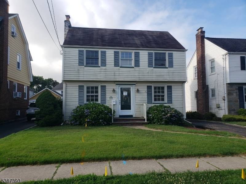 This charming 3 bedroom, 1 bathroom single family home Built in 1938, this property offers 1, 412 sf of living space on a spacious 4, 000 sf lot The home ...
